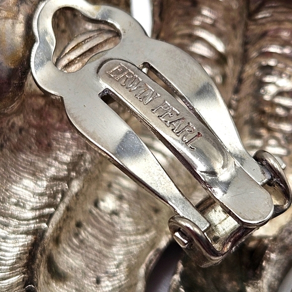 VINTAGE Erwin Pearl Silver-Tone Puffed Swirl Square Clip-On Earrings - Picture 5 of 6